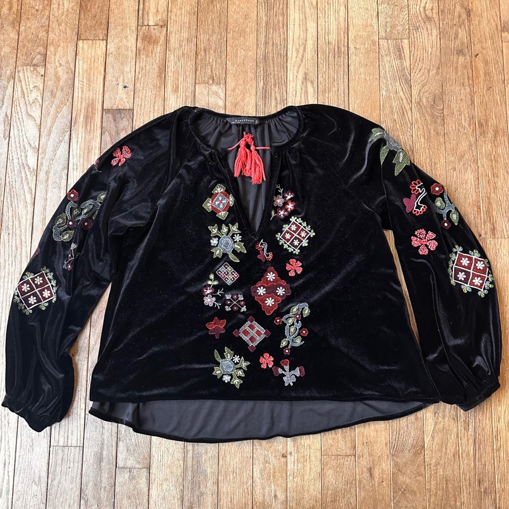 Zara Woman Embroidered Velvet Blouse Womens‎ XS Tassel V-Neck Black Modern Party